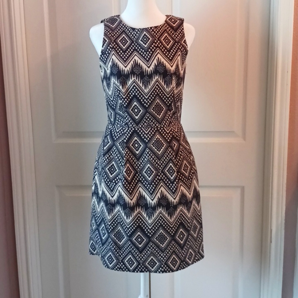 J.Crew Sleeveless Ikat Sheath Dress size 0 Navy Linen Color Pattern Cotton - Picture 2 of 10